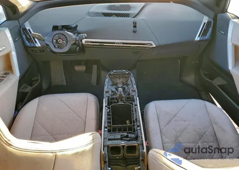 2024 BMW Ix xDrive50 z USA, uszkodzony, nr VIN WB523CF03RCR15800